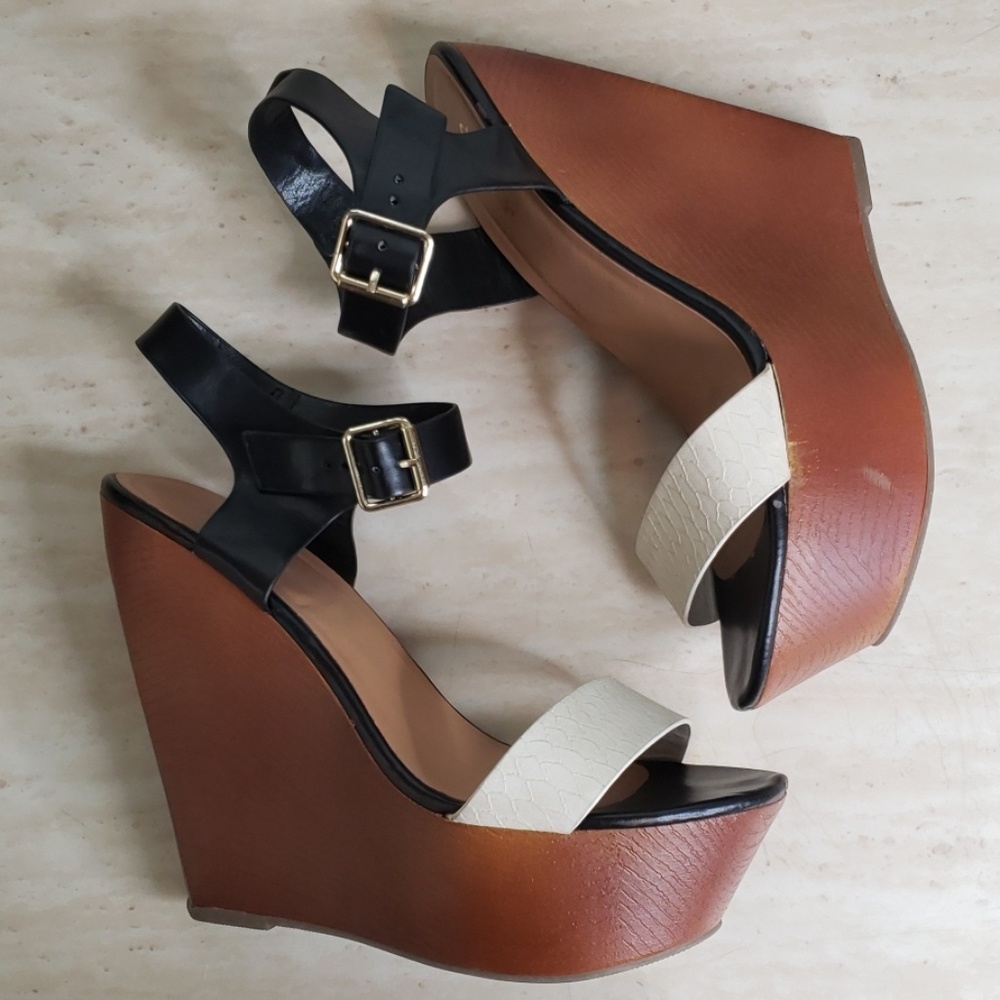 Charlotte Russe Black/White Wooden Wedges